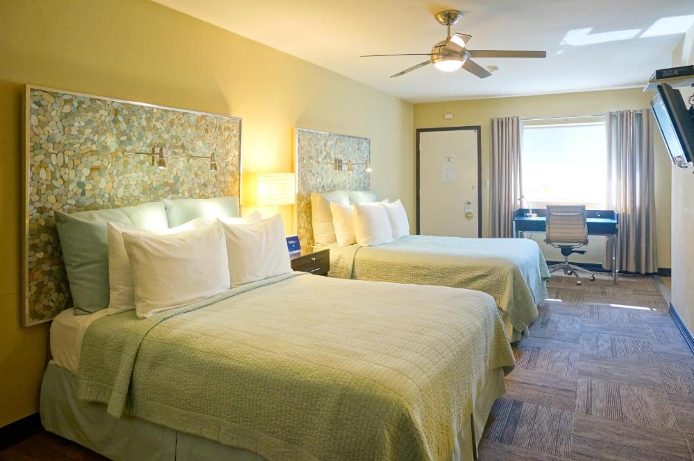 Queen Suite with Two Queen Beds interior